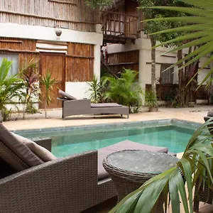 Karen's Hotel