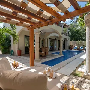 Stunning For 10-cabana-private Pool-parking Holiday home